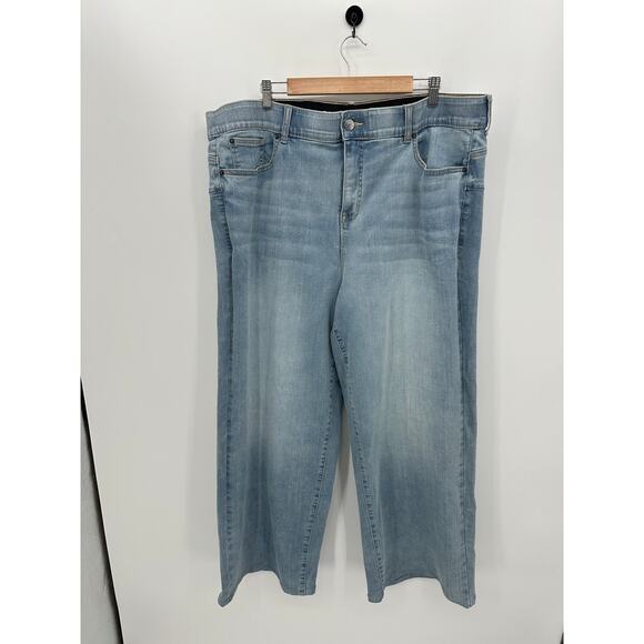 Torrid Womens Bombshell Wide Leg High-Rise Jeans Size 24 Light Wash Stretch - Picture 1 of 8